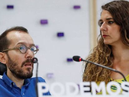Pablo Echenique y Noelia Vera tras una ejecutiva de Podemos.