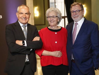 Antonio Caño, Soledad Gallego-Díaz y Juan Luis Cebrián, anoche en el círculo de Bellas Artes. En vídeo, el discurso completo de Antonio Caño, director de EL PAÍS.