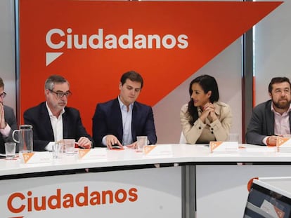 FOTO: Albert Rivera durante la reunión del comité permanente de Ciudadanos. / VÍDEO: Declaraciones de Rivera sobre la encuesta de Metroscopia, este lunes.