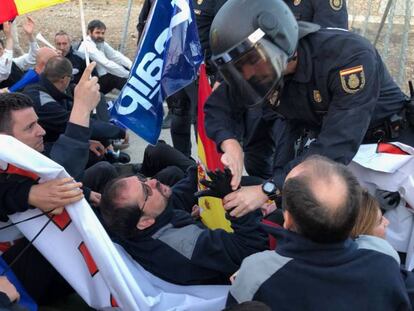 Varios manifestantes y tres policías heridos en una protesta de funcionarios de prisiones en Morón.