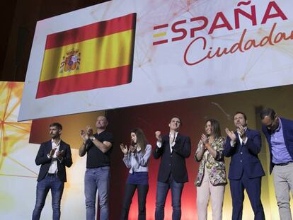 Albert Rivera, en el centro, durante el acto en el Palacio de Congresos de Madrid.