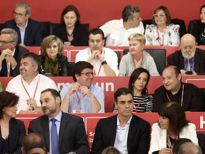 Carmen Calvo, José Luis Ábalos, Pedro Sánchez, Cristina Narbona y Adriana Lastra en el comité federal del PSOE.