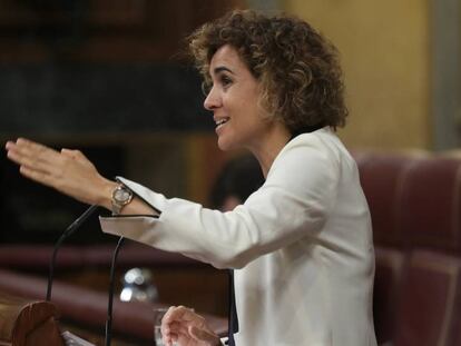 La ministra Dolors Montserrat en el pleno del Congreso de los Diputados, el pasado 23 de mayo. En vídeo, momento de la votación de la iniciativa.