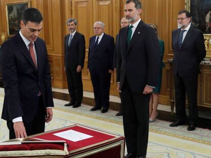 Pedro Sánchez promete el cargo de presidente del Gobierno.