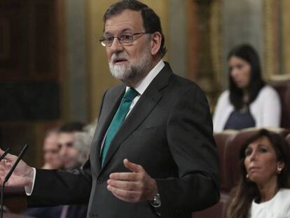 FOTO: Rajoy, con su corbata verde, en la primera sesión de la moción de censura. / VÍDEO: Trayectoria política de Rajoy.