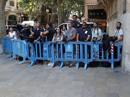 Expectación a las puertas de la Audiencia Provincial de Palma la llegada de los condenados por el caso Nóos, entre ellos Iñaki Urdangarin.