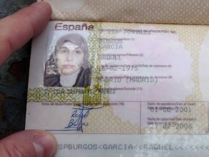 Pasaporte de la ciudadana española Raquel Burgos.