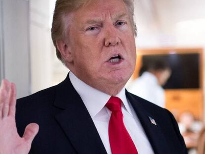 El presidente Donald Trump atiende a los medios durante un viaje oficial, la pasada semana. En vídeo, las declaraciones del ministro de Asuntos Exteriores.