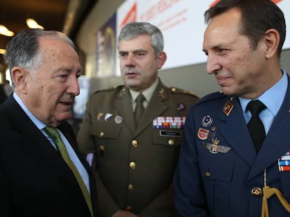 Félix Sanz Roldán (izquierda) en unas jornadas sobre ciberseguridad en Madrid.