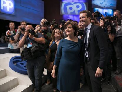 Pablo Casado y Soraya Sáenz de Santamaría en el congreso del PP, este sábado.