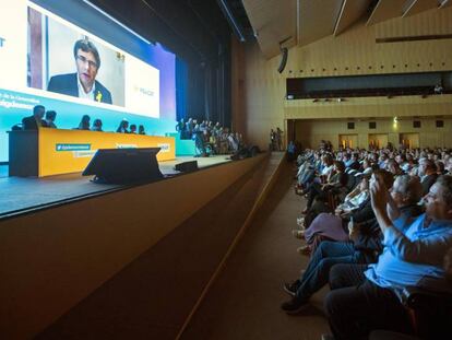 Carles Puigdemont interviene este domingo por videoconferencia en la clausura de la asamblea del PDeCAT. En vídeo, declaraciones de Quim Torra, presidente de la Generalitat.