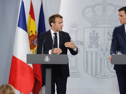 Emmanuelle Macron y Pedro Sánchez en La Moncloa. En vídeo, declaraciones de Pedro Sánchez sobre su viaje al FIB en avión oficial.