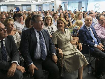 FOTO: Reunión de diputados y senadores del PP este viernes en la sede del partido. / VÍDEO: Declaraciones de Fernando Martínez-Maillo antes de entrar a la reunión.