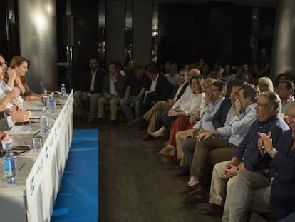 El presidente del PP, Pablo Casado, antes de comenzar la Junta Directiva Regional en Códoba / En vídeo, Casado quiere volver al bipartidismo