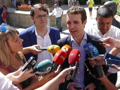 El presidente del PP, Pablo Casado, en Ávila, este domingo / En vídeo, declaraciones de Pablo Casado sobre los papeles para inmigrantes