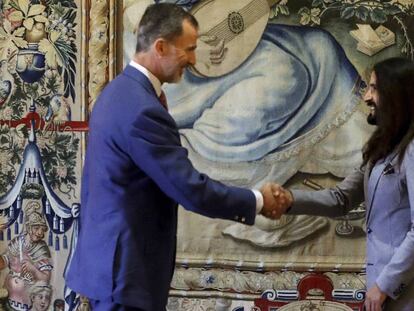 El Rey Felipe VI y Baltasar Picornell i Lladó, esta mañana en el Palacio Real de la Almudaina, en Palma de Mallorca.