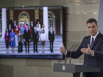 El presidente del Ejecutivo, Pedro Sánchez, durante su comparecencia en el Palacio de La Moncloa en la que ha hecho un balance de su gestión cuando se cumplen dos meses de su Gobierno/ En vídeo, Pedro Sánchez hace balance de su gobierno