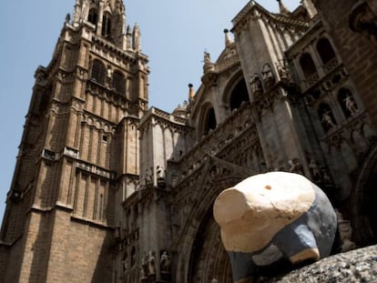 Un cerdo de yeso en el casco histórico de Toledo.