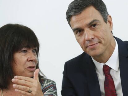 FOTO: Pedro Sánchez, en la la reunión de la Ejecutiva Federal del PSOE, esta mañana. / VÍDEO: Declaraciones de José Luis Ábalos, este lunes.