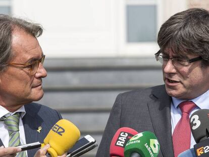 Carles Puigdemont comparece junto a Artur Mas en Waterloo, este martes.