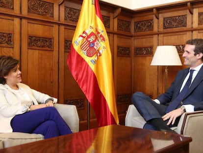 Santamaría y Casado, durante su entrevista en el Congreso. Maroto valora la marcha de Santamaría al enterarse durante la rueda de prensa en la que informaba de la reunión.