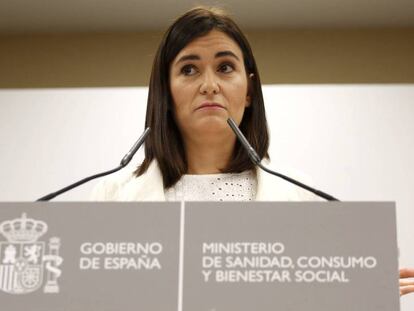 La ministra de Sanidad, Carmen Montón, en su comparecencia este lunes en el ministerio.