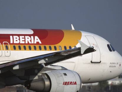FOTO: Un avión de Iberia (GETTY) VÍDEO: Una pasajera habla sobre el aterrizaje forzoso del vuelo de Nueva York a Madrid