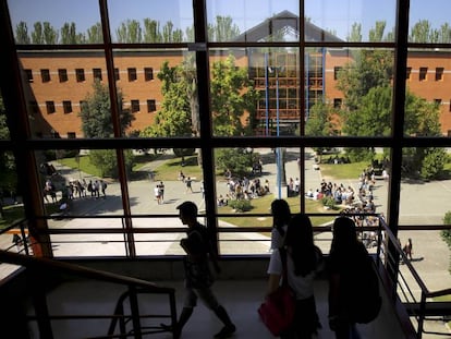 Alumnos de la URJC, este miércoles. En vídeo, reacciones de los alumnos de la URJC.