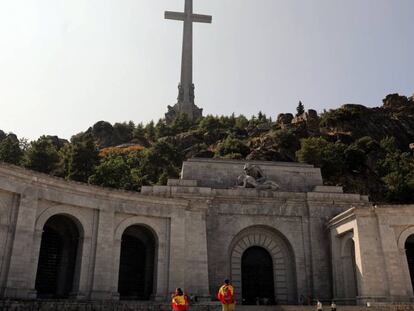 Entrada a la basílica del Valle de los Caídos. En vídeo, el testimonio de Pepica Cela.