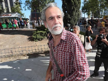 Willy Toledo, hoy tras salir de los juzgados de Plaza de Castilla / En vídeo, declaraciones de Willy Toledo a El País tras su puesta en libertad