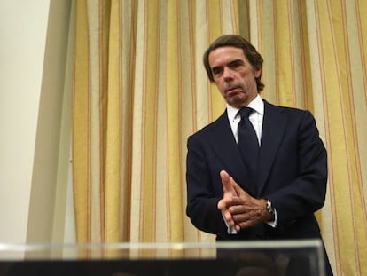 El expresidente del Gobierno José María Aznar, en la Comisión de Investigación de la Financiación irregular del PP. En vídeo, su rifirrafe con el diputado Gabriel Rufián (ERC).