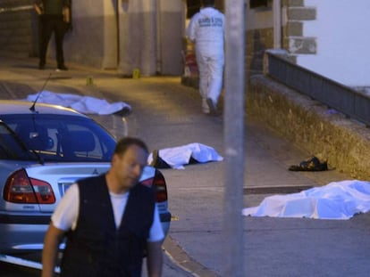 Los cadáveres de los tres hombres que han muerto este martes en un tiroteo en Cáseda, Navarra.