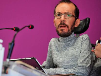 El secretario de Organización y Programa de Podemos, Pablo Echenique, este lunes, en conferencia de prensa.