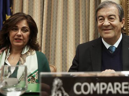 Beatriz Escudero junto a Álvarez Cascos, hoy en el Congreso.