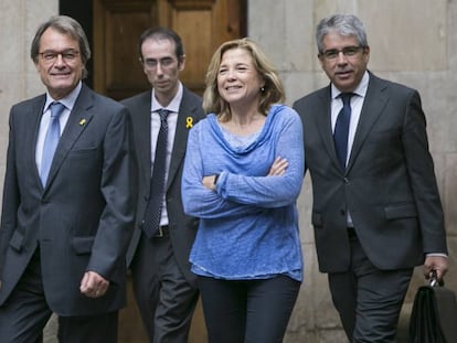 De izquierda a derecha, el expresidente Artur Mas; el asesor de la Generalitat, Jordi Moreso; y los exconsellers Joana Ortega y Francesc Homs, tras reunirse con el presidente de la Generalitat Quim Torra, este martes.