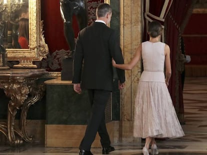Los reyes Felipe VI y Letizia, tras la recepción en el Palacio Real con motivo de la fiesta nacional del 12 de octubre.