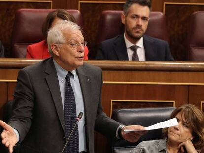 El ministro de Exteriores Josep Borrell, contesta una pregunta durante la sesión de control en el Congreso de los Diputados.
