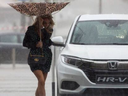 VÍDEO: Pequeñas incidencias por la lluvia en Andalucía, sobre todo en Málaga.