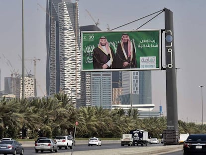 Imagen del rey saudí y el heredero Mohammed bin Salman en Riad. En vídeo, declaraciones de la portavoz del PSOE.