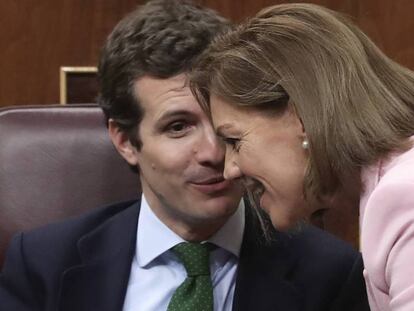 Pablo Casado y María Dolores de Cospedal, en el Congreso, el pasado octubre. En vídeo, Pablo Casado agradece a Cospedal su decisión y la compara con Delgado.