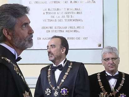 Acto de apertura del año judicial, en la imagen, el presidente del Tribunal Supremo, Carlos Lesmes (izquierda), Manuel Marchena (centro) y Luis María Díez-Picazo (derecha). En vídeo, declaraciones de Margarita Robles sobre la renovación del poder judicial.