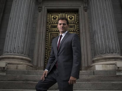 Albert Rivera, en las escalinatas del Congreso, en 2018.