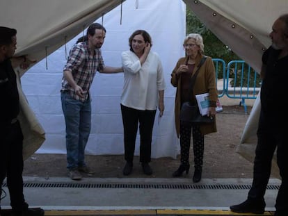 Pablo Iglesias, Ada Colau y Manuela Carmena en octubre en un acto de la Universidad de Otoño de Podemos. En vídeo, Podemos aparta a sus 6 concejales en Madrid.