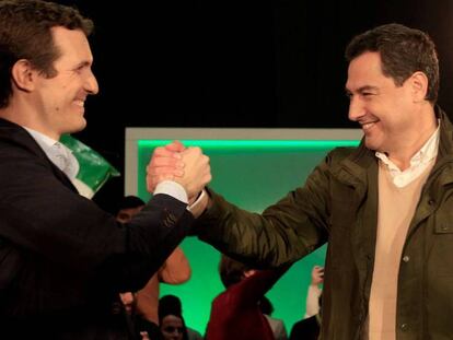 Pablo Casado y Juan Manuel Moreno este domingo en un mitin en Algeciras (Cádiz).