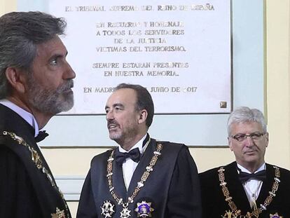 Acto de apertura del año judicial, en la imagen, el presidente del Tribunal Supremo, Carlos Lesmes (izquierda), Manuel Marchena (centro) y Luis María Díez-Picazo (derecha). En el vídeo, Maroto, vicesecretario del PP, echa la culpa al Gobierno de la renuncia de Marchena.