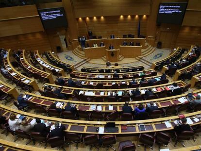 Hemiciclo del Senado durante una sesión plenaria. En vídeo, el Senado condena el franquismo pese a la abstención de PP y Ciudadanos.