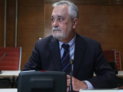 En vídeo, el expresidente de Andalucia, José Antonio Griñan, se niega a declarar en la comision de financiación de los partidos politicos en el Senado.