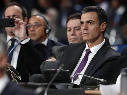 El presidente Pedro Sánchez, en la sesión inaugural de la Cumbre del Clima en Katowice (Polonia). En el vídeo, reacciones a las elecciones andaluzas.