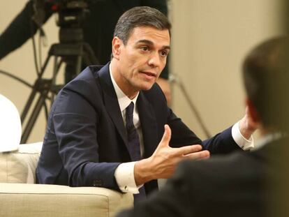 Pedro Sánchez, durante una entrevista en La Moncloa, este martes.