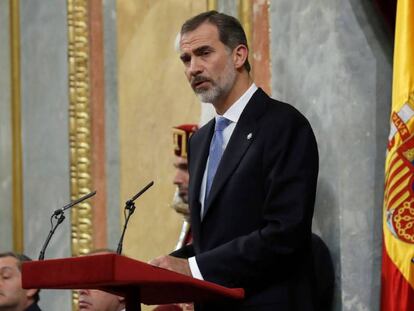 En la foto, Felipe VI durante su discurso en el Hemiciclo. En el vídeo, el discurso del Rey.